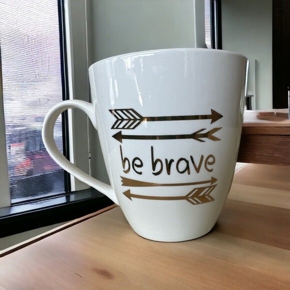 NWT Pfaltzgraff Everyday Be Brave Coffee Mug Bone White Gold Warrior Arrows 18oz - Picture 1 of 5